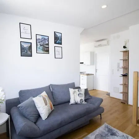 Sunny & Cozy Penthouse With Balcony L Dg4'14 Apartment Vienna Exterior photo