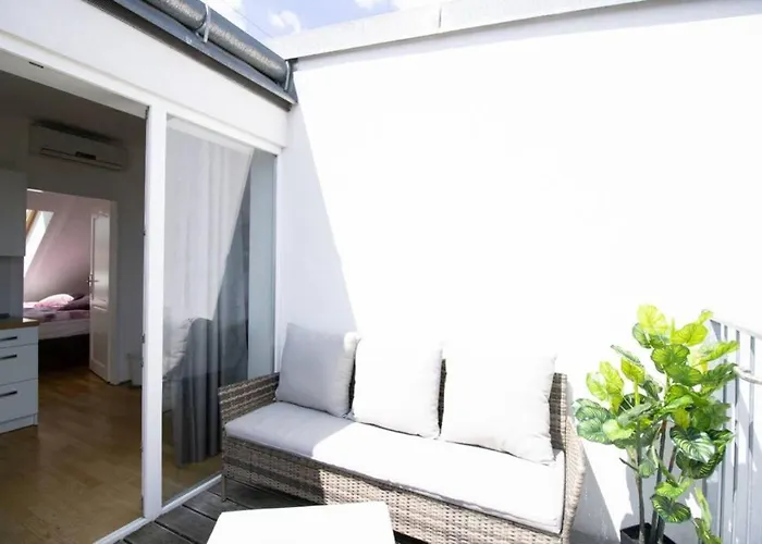 Sunny & Cozy Penthouse With Balcony L Dg4\'14