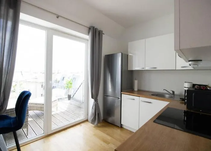 Sunny & Cozy Penthouse With Balcony L Dg4\'14
